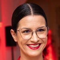 Szentesi Éva
